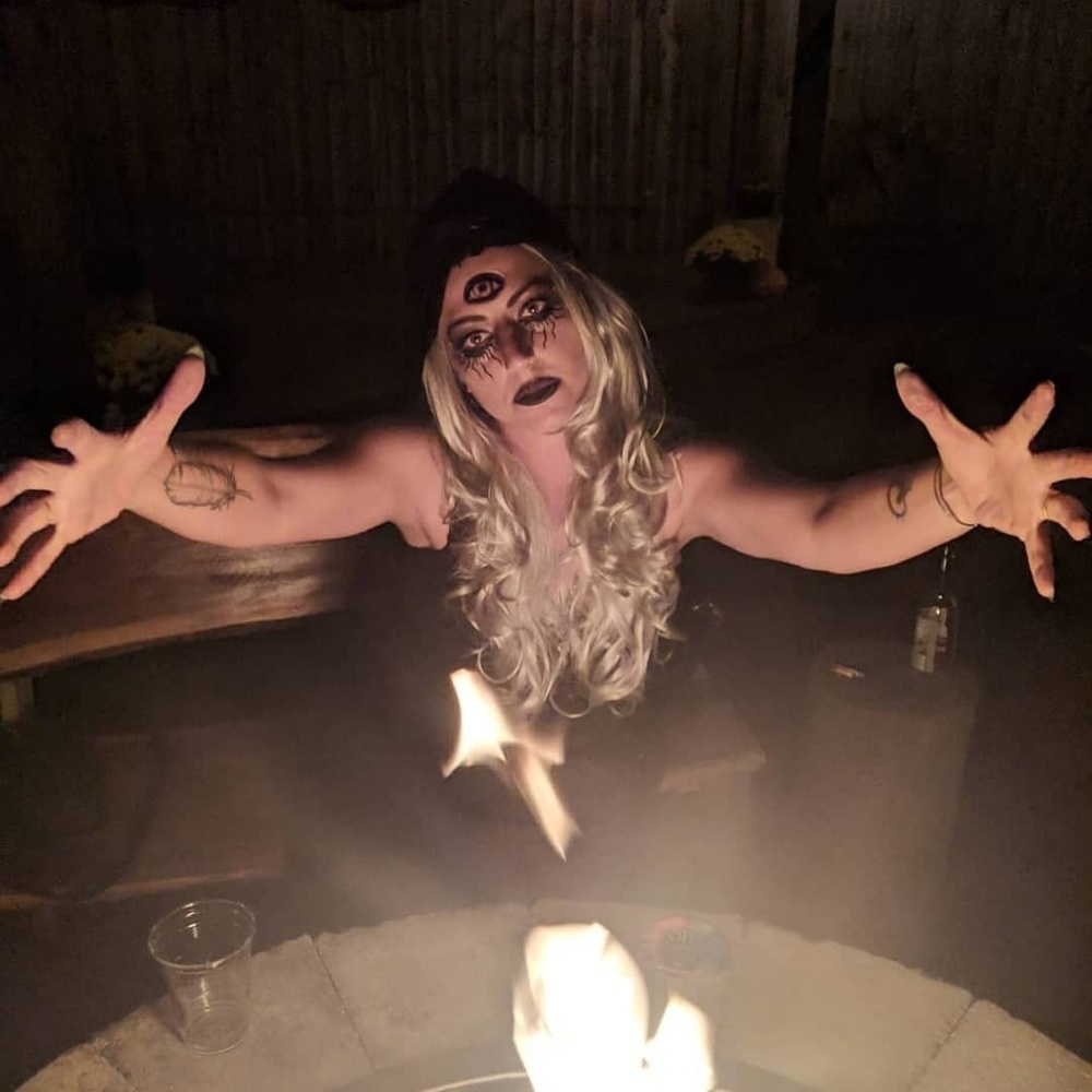 Meet your Posher, Elizabeth